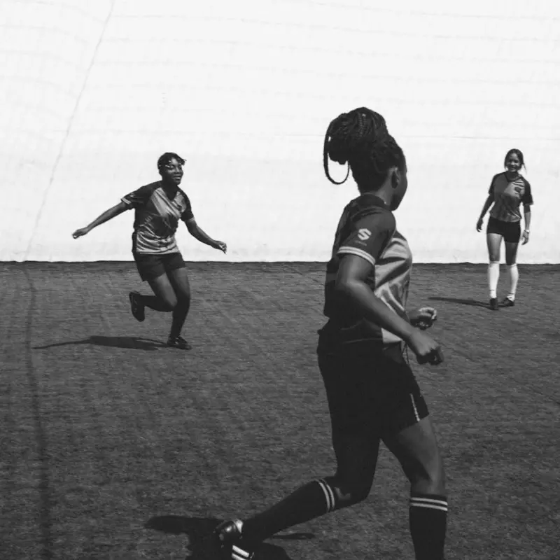 girls-playing-football